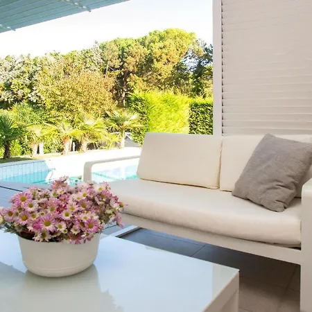Riva Beachfront Βίλα