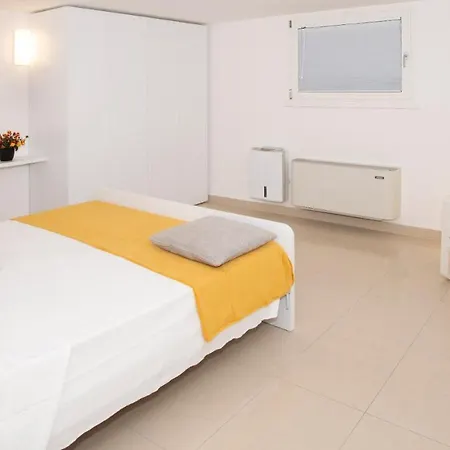 Riva Beachfront Βίλα
